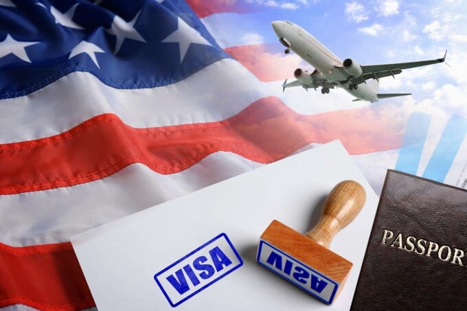 Administraţia Trump va verifica de „antiamericanism” aplicaţiile pentru vize de muncă, studiu şi imigraţie în SUA / ”Beneficiile Americii nu trebuie acordate celor care disprețuiesc țara”