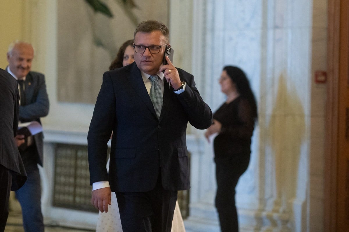 Bolojan îi răspune lui Marius Budăi: Orice guvern rămâne în funcţie atât timp cât are susţinere în Parlament / Am semnat contracte de investiţii mult prea mari faţă de cele pe care şi le poate permite România