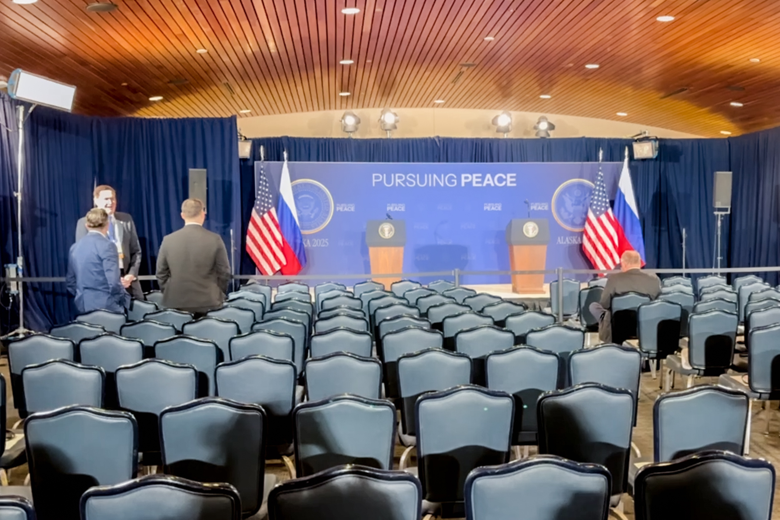 Explicația Kremlinului pentru faptul că Putin și Trump n-au răspuns întrebărilor presei după summitul din Alaska