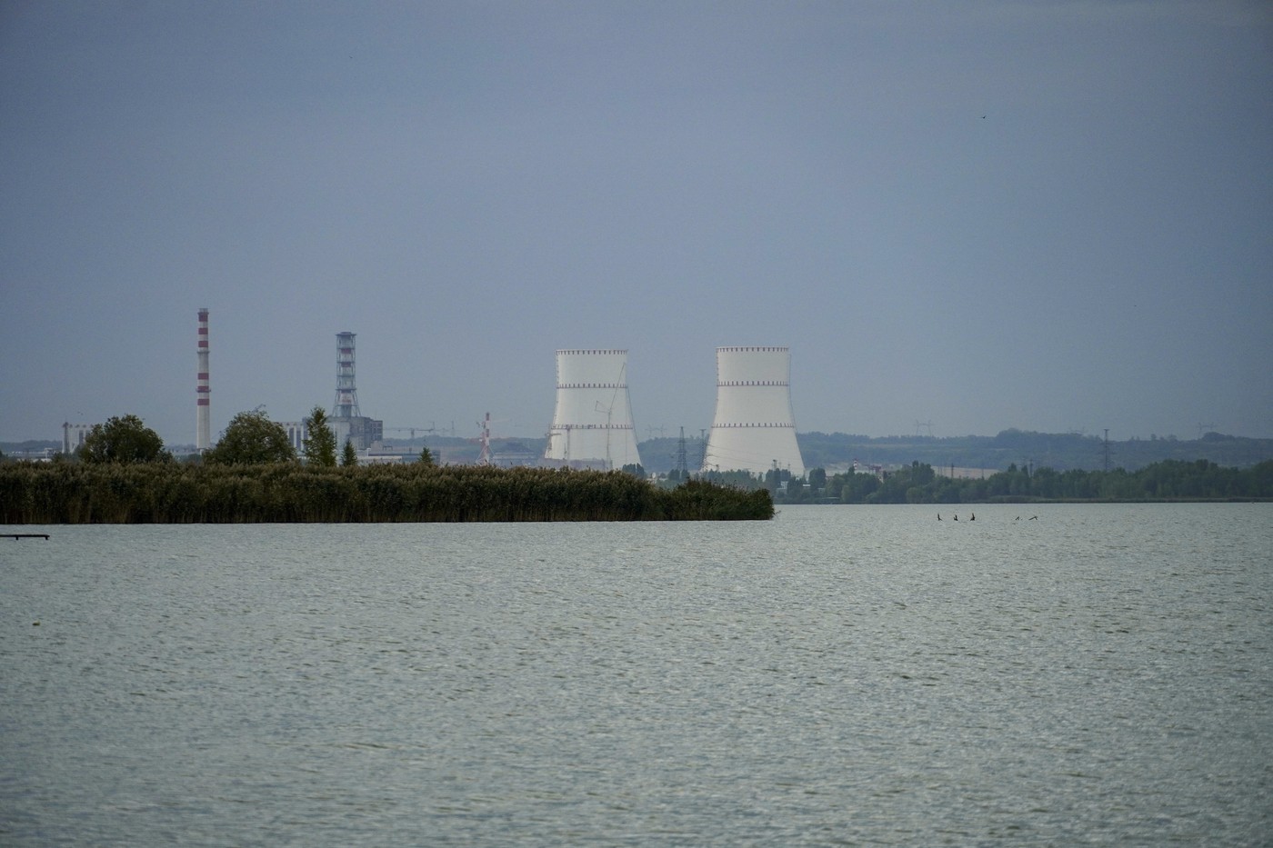 Atacuri cu drone lansate de Ucraina în ziua independenței sale. Incendii la centrala nucleară din Kursk și la un terminal petrolier