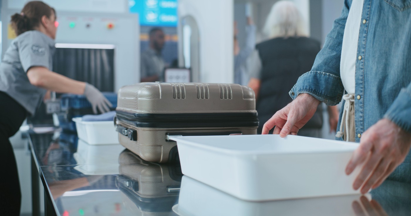 Restricția privind lichidele în bagaje de mână ar putea fi ridicată în UE. Aeroporturile din România pregătite pentru noile reguli
