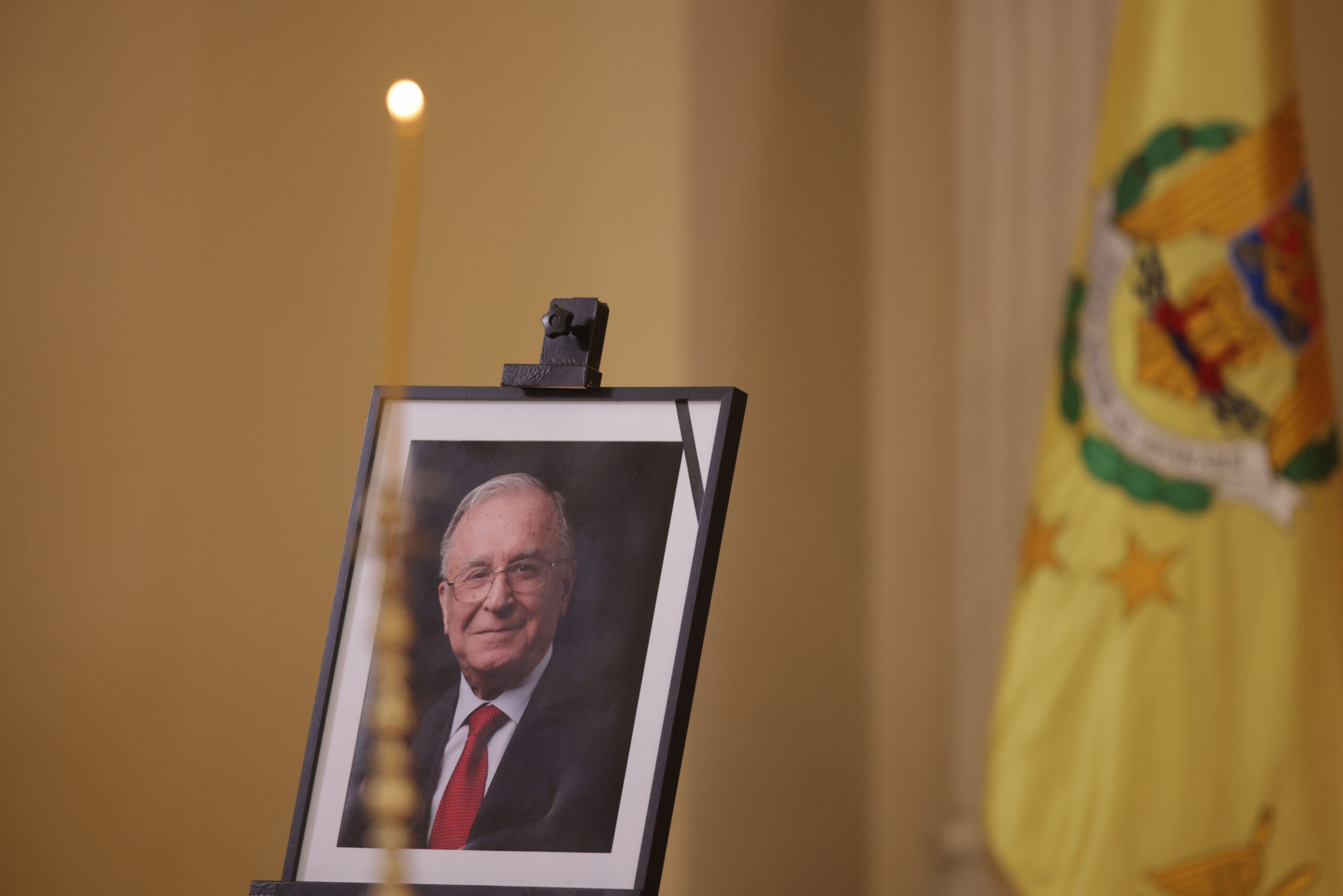 Funeraliile lui Ion Iliescu: politicieni, ambasadori, dar și simpli cetățeni i-au adus omagii fostului președinte