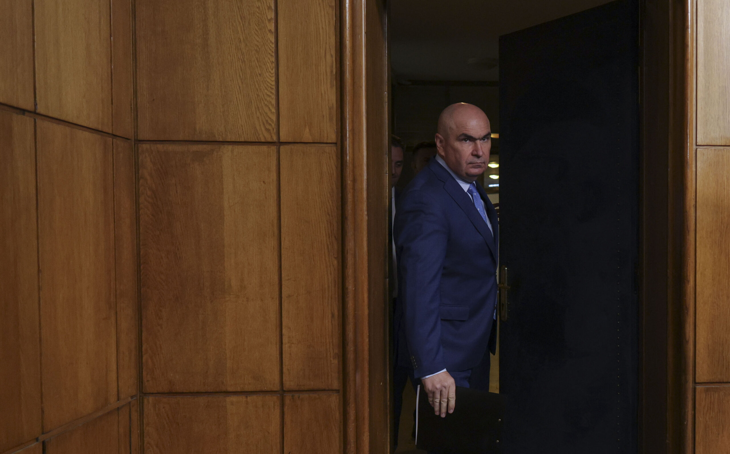 Daniel Fenechiu: Cu siguranță că Ilie Bolojan își va da demisia dacă proiectul privind pensiile magistraților nu trece de CCR