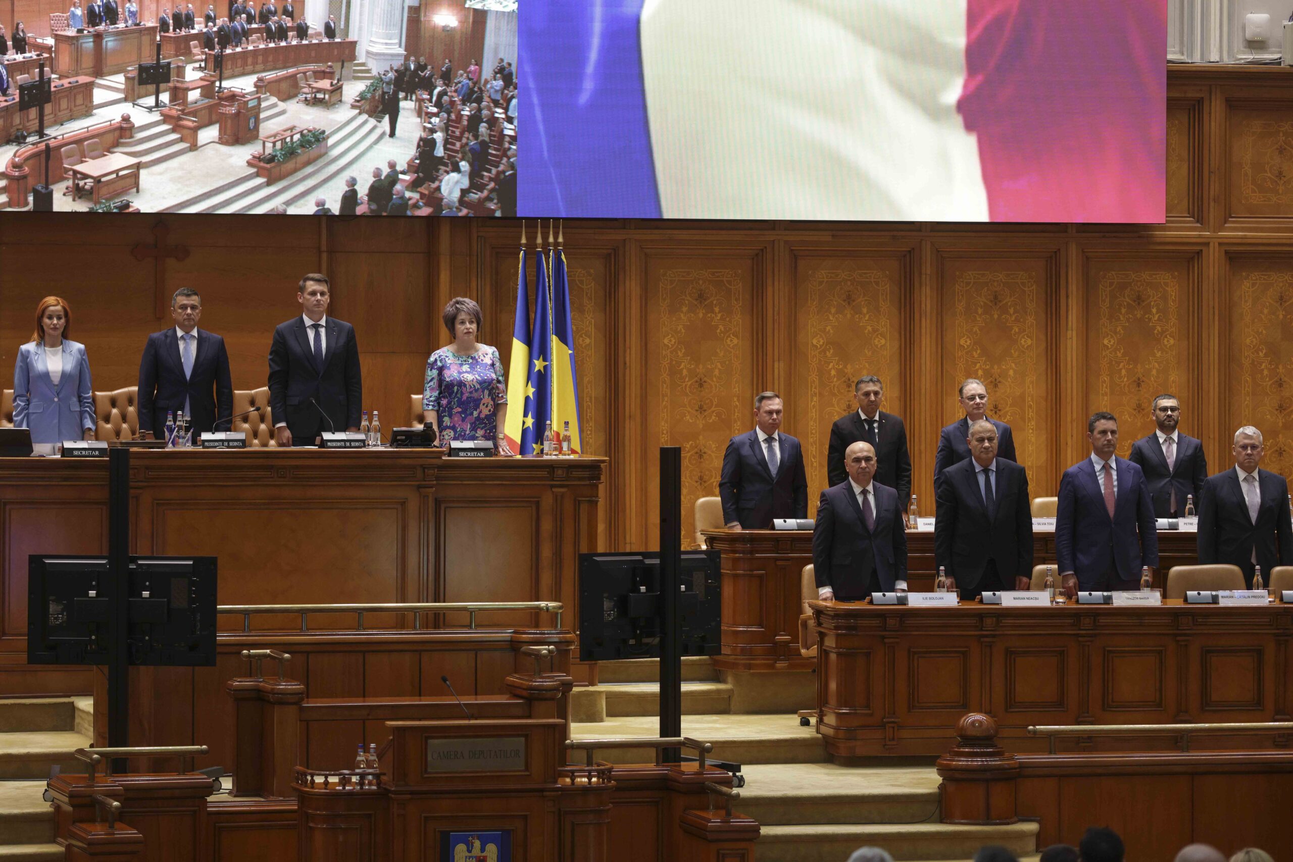 AUR încearcă să forțeze amânarea pentru luni a votului pentru cele patru moțiuni. Parlamentarii Opoziției nu vor să intre în sală