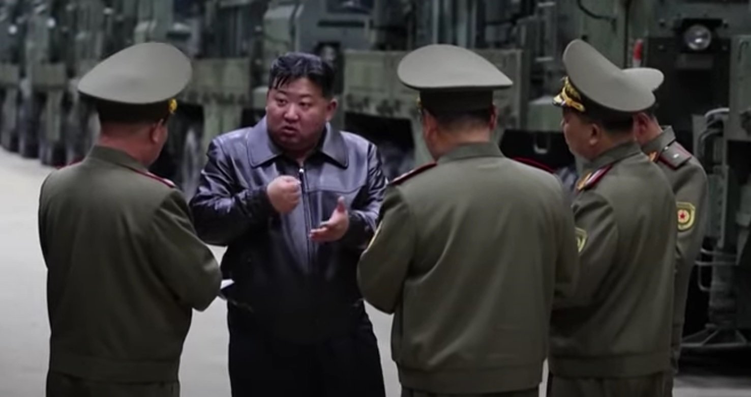 Phenianul laudă tacticile sinucigaşe ale trupelor sale în Rusia, înaintea întâlnirii dintre Kim Jong-Un şi Putin