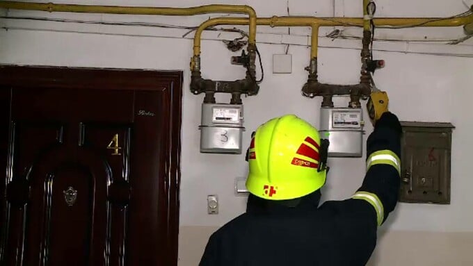 Val de solicitări la firmele de gaze, după explozia din Rahova. Oamenii speră să nu se repete tragedia: Mai bine stăm în frig