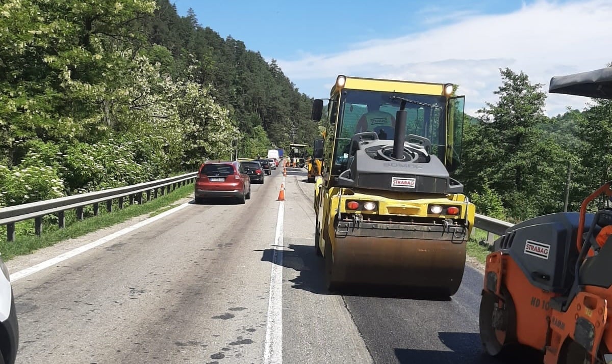 Restricții pe circulație pe Valea Oltului / Se lucrează la Robeşti şi la Racoviţa, pentru autostrada Sibiu-Piteşti / ”Se va dinamita de cel puţin o dată pe zi”