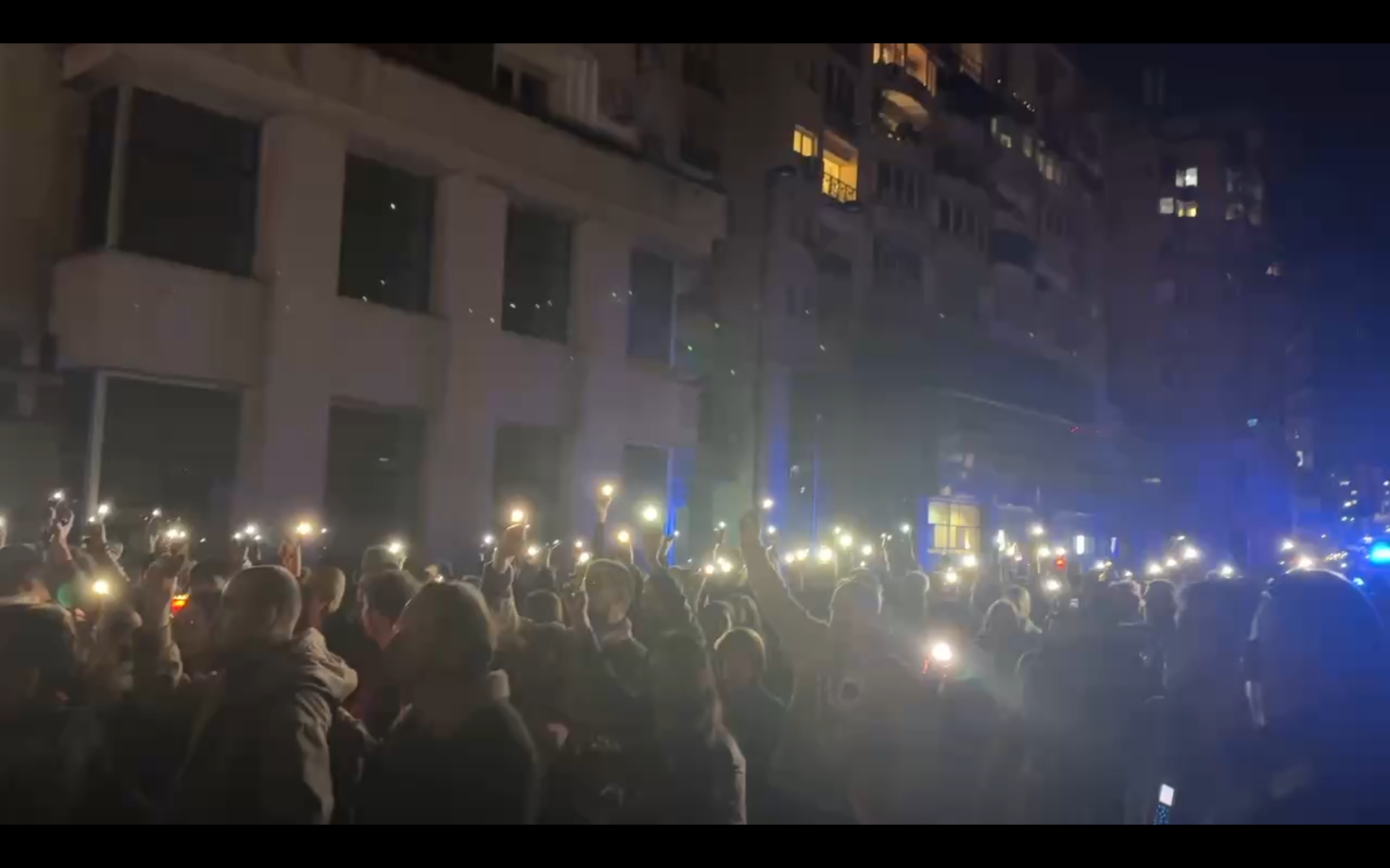 Marş de comemorare la 10 ani de la incendiul din Clubul Colectiv. Moment de reculegere la locul tragediei din Capitală