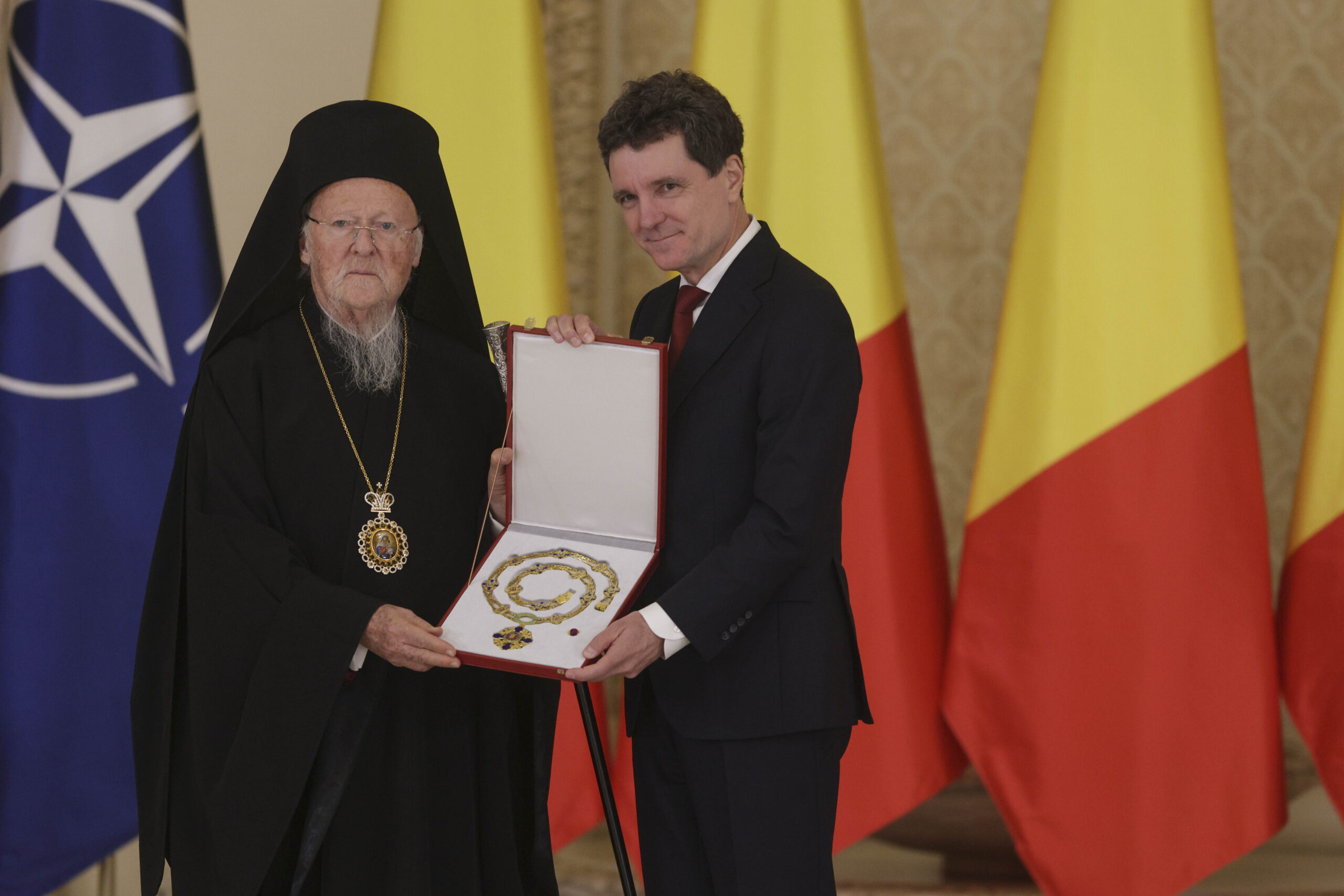 Nicușor Dan a semnat decretele pentru decorarea lui Bartolomeu I al Constantinopolului și a Patriarhiei Române