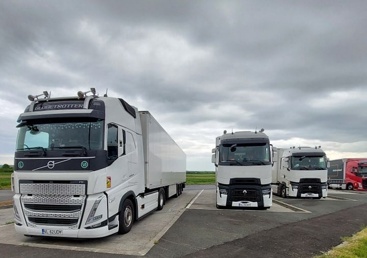 Guvernul vrea să aplice tarife care vor afecta industria transportatorilor, acuză Confederaţia Operatorilor şi Transportatorilor Autorizaţi din România