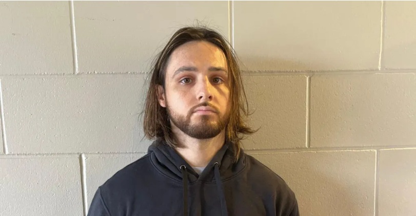 SUA. Autoritățile au arestat un bărbat bănuit că a declanșat intenționat incendiile de vegetație din Los Angeles de la începutul anului, care au distrus mii de locuințe. Acesta a dat foc într-o zonă împădurită și, cu toate că flăcările au fost stinse rapid de pompieri, un alt incendiu a izbucnit în zonă după câteva zile, din cauza vântului puternic, care a întreținut jarul.