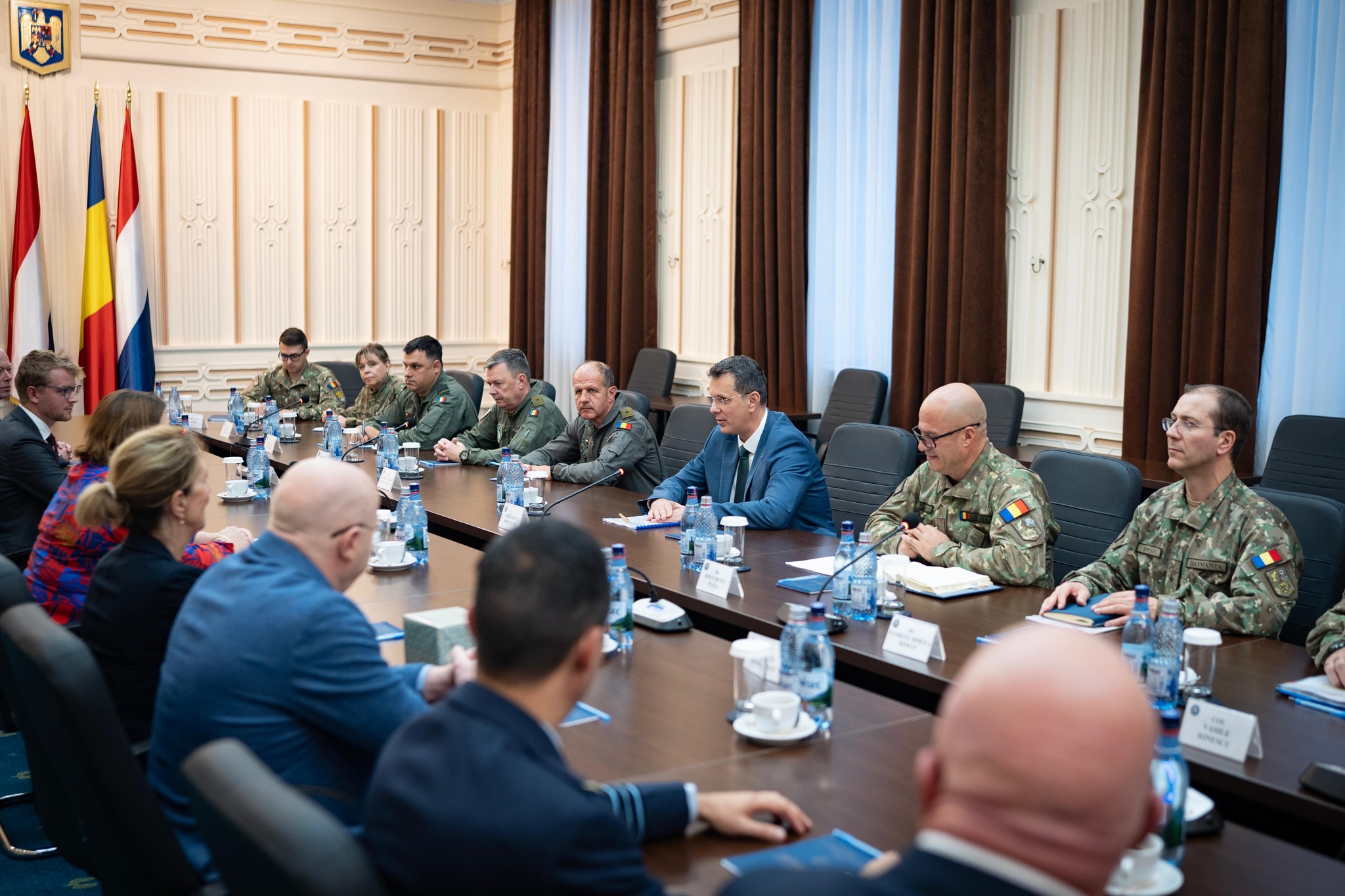 România cumpără 18 aeronave F-16 de la Olanda cu un preţ simbolic de un euro, pentru instruirea piloților NATO la Fetești