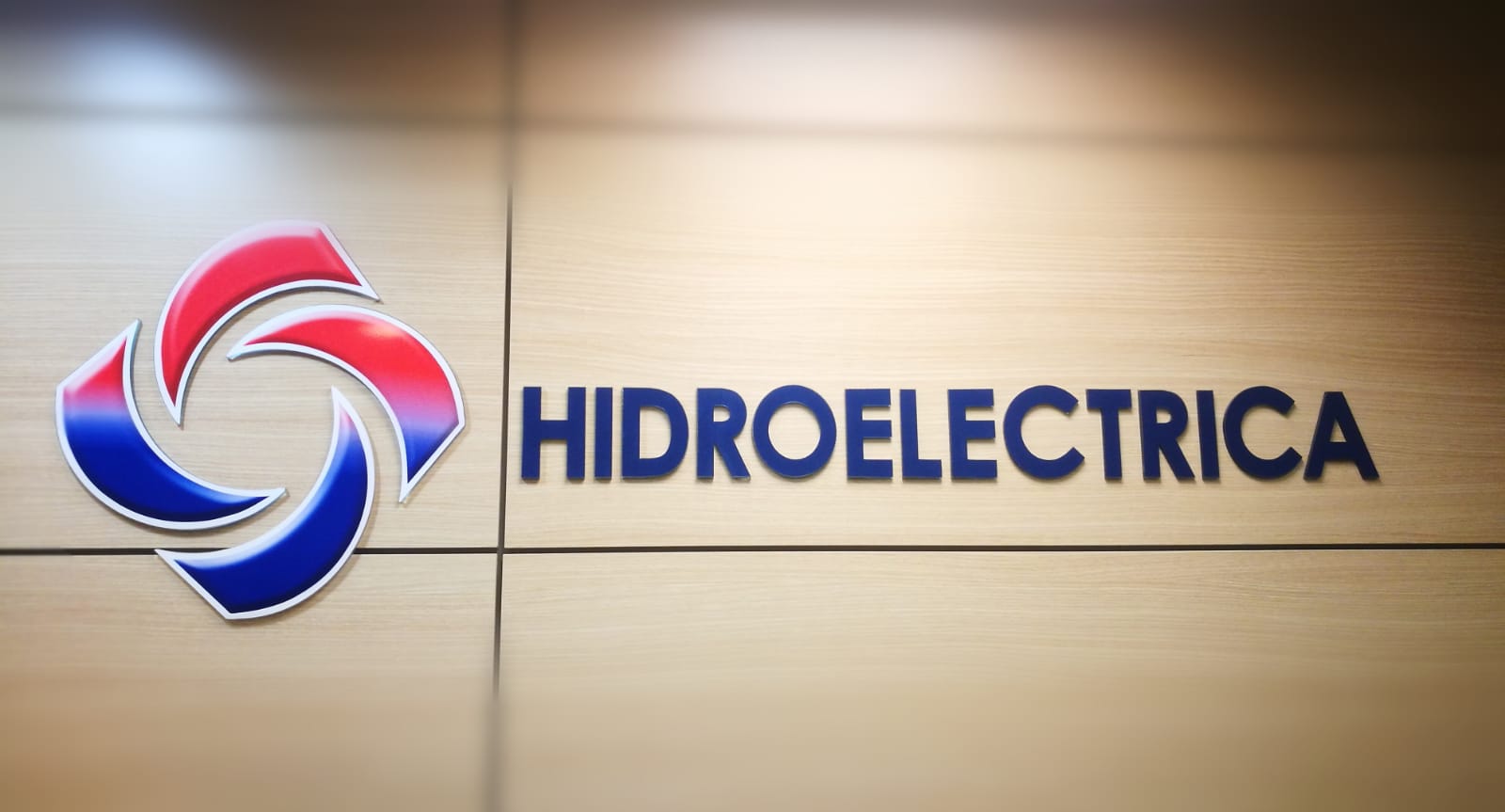 Hidroelectrica, record istoric de clienți atrași într-o singură zi / Compania a făcut de Black Friday 14.000 de noi contracte de furnizare a energiei electrice